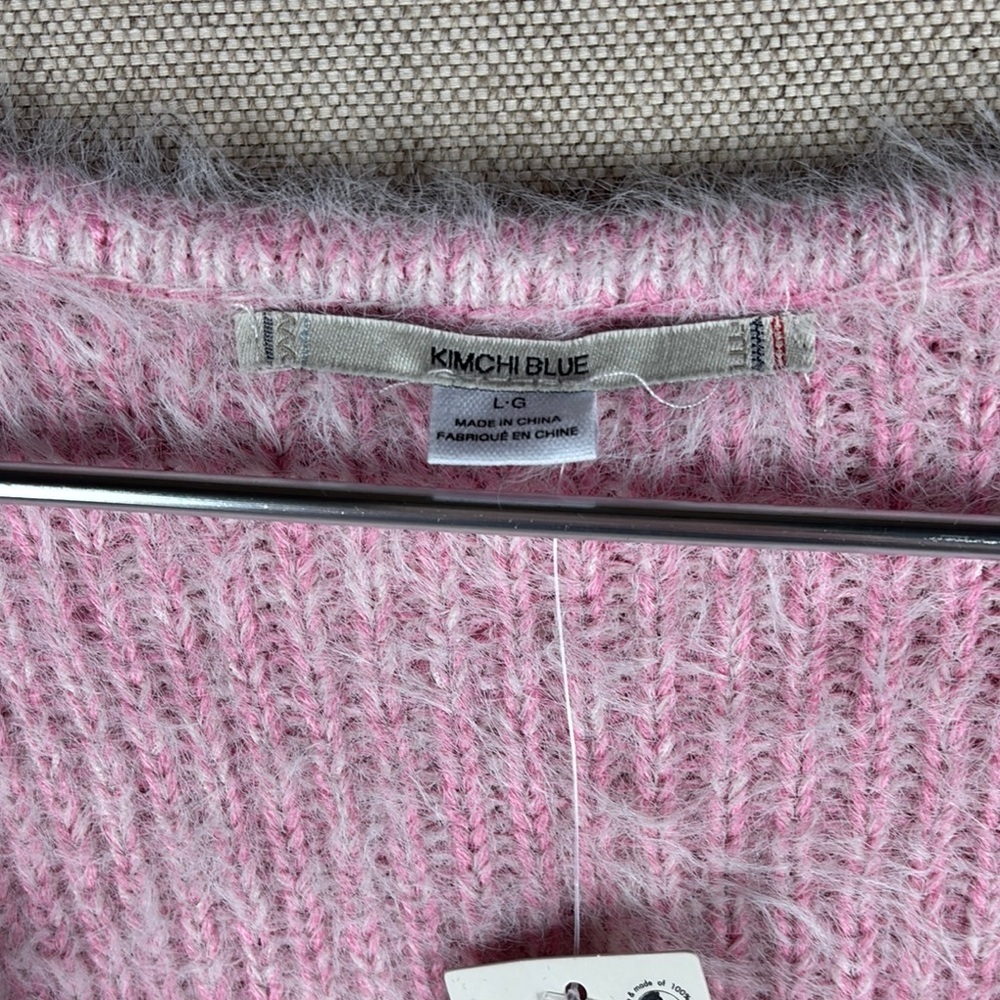 Kimchi Blue > New with Tags Pink Priscilla V-Neck Fuzzy Sweater Large - Picture 4 of 12
